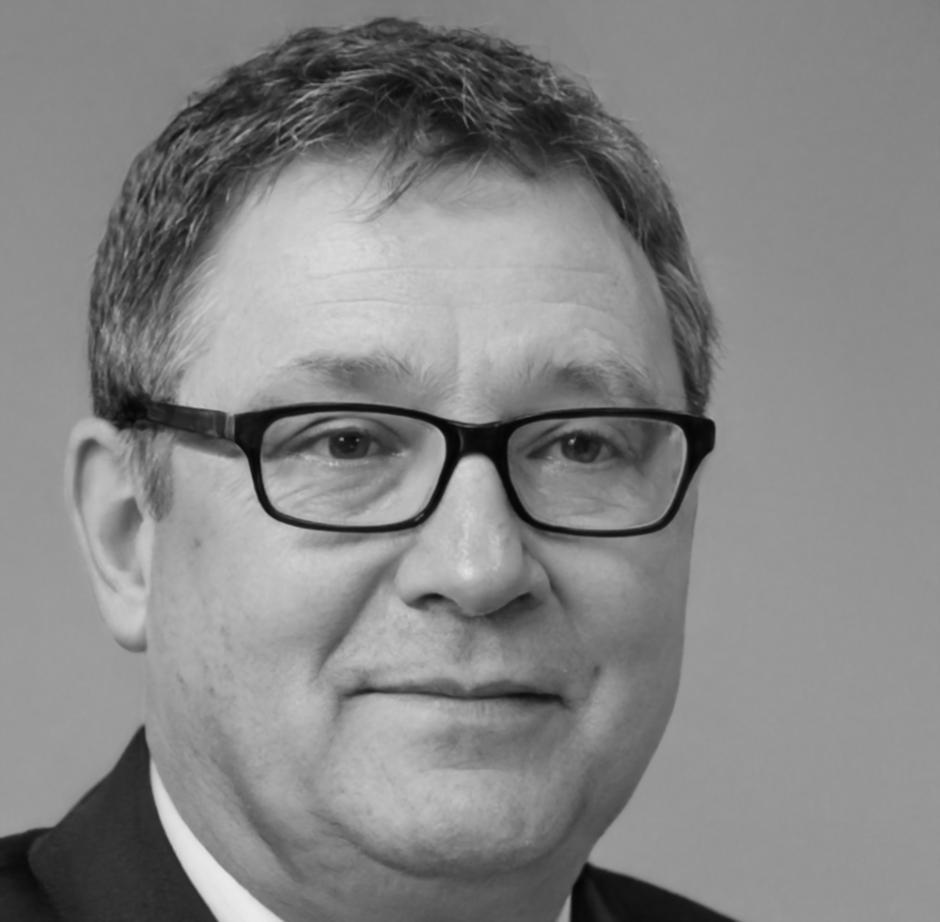 Expert en formation analysant des données de productivité